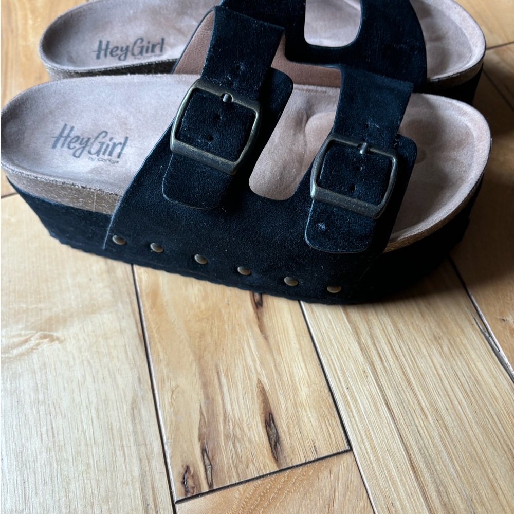 Stylish Black Suede Platform Sandals - Picture 5 of 8
